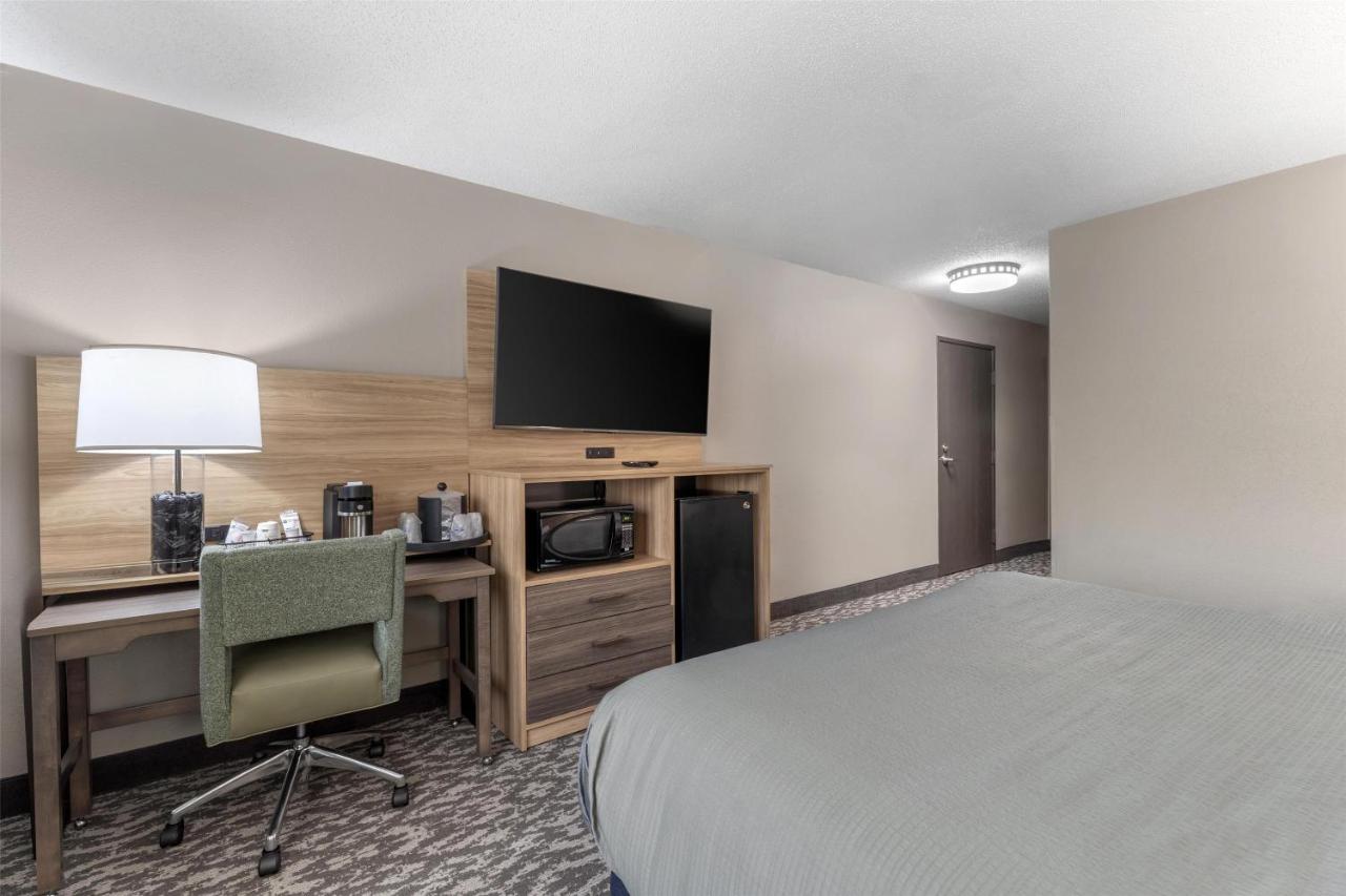 | Best Western PLUS Executive Inn
