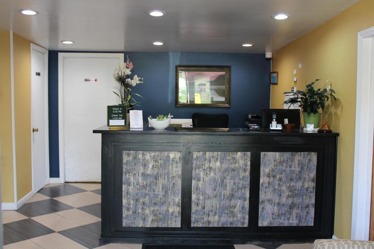| Claremont Motor Lodge