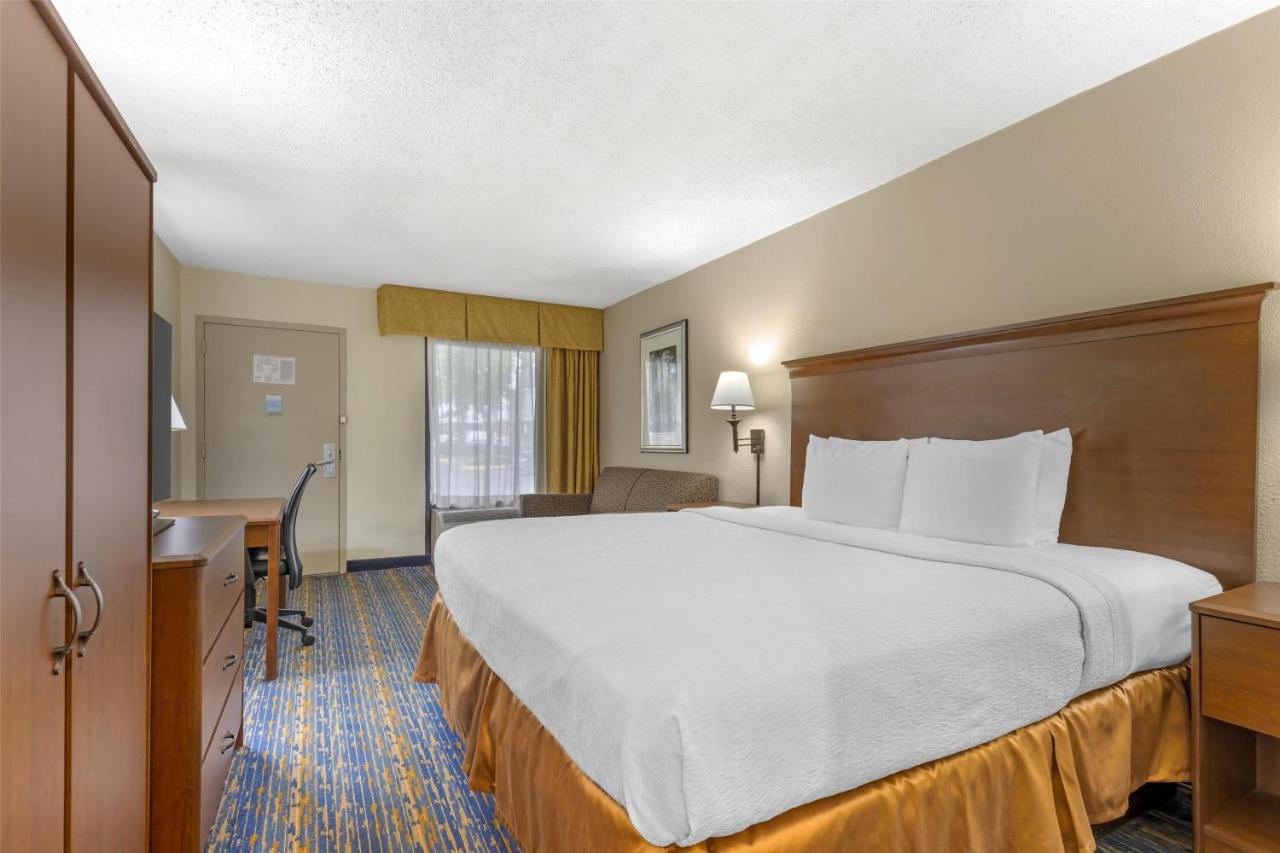 King Room with Sofa Bed - Ground Floor at Best Western Dulles Airport Inn