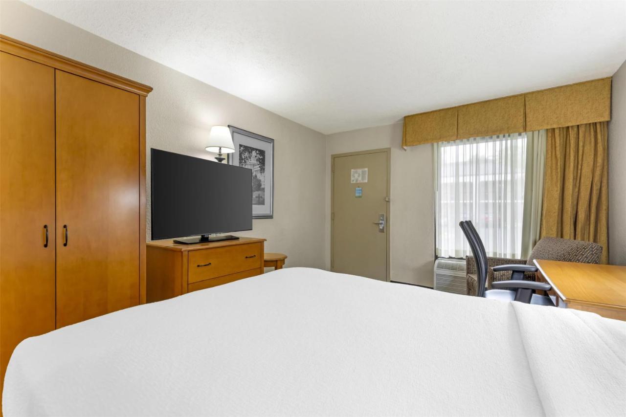 Double Room - Non-Smoking at Best Western Dulles Airport Inn