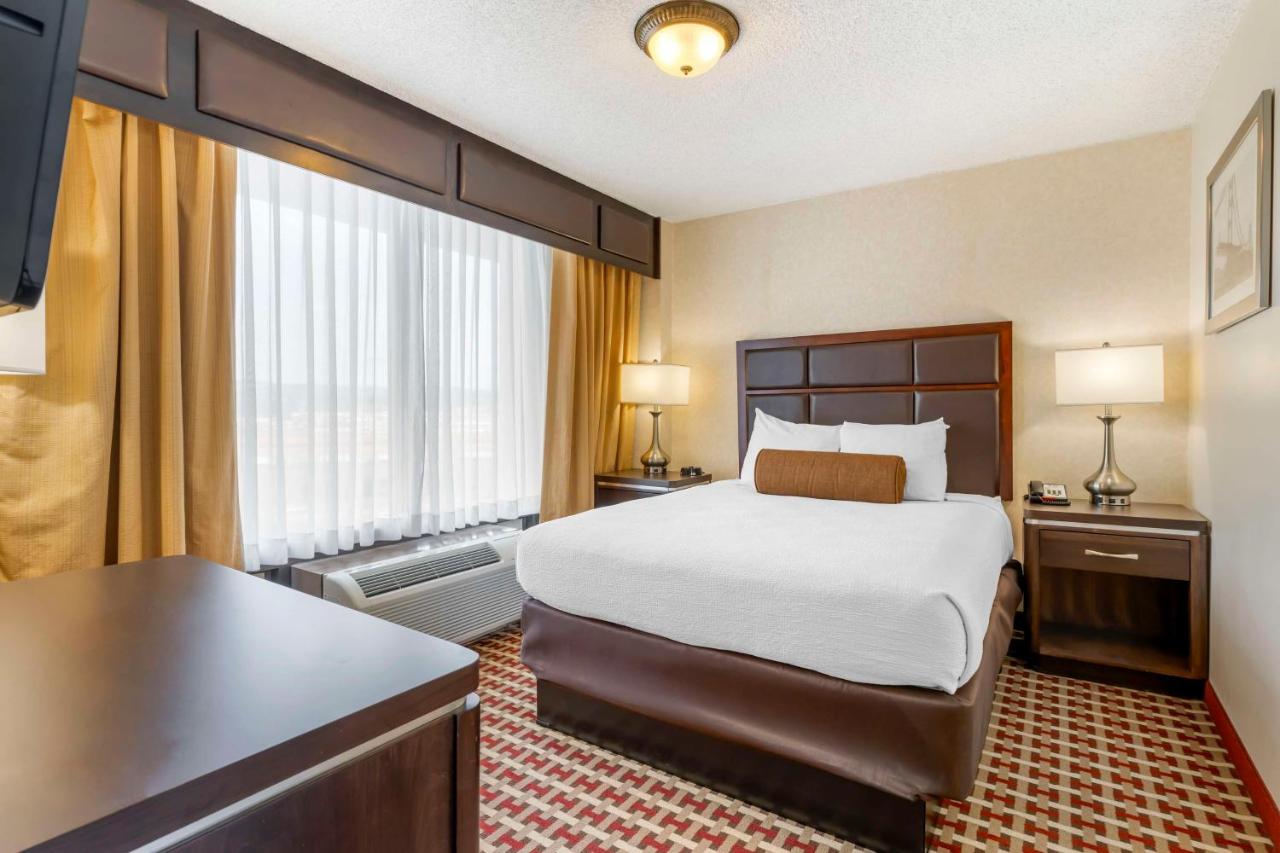 Queen Suite - Non-Smoking at Best Western Plus Grosvenor Airport Hotel