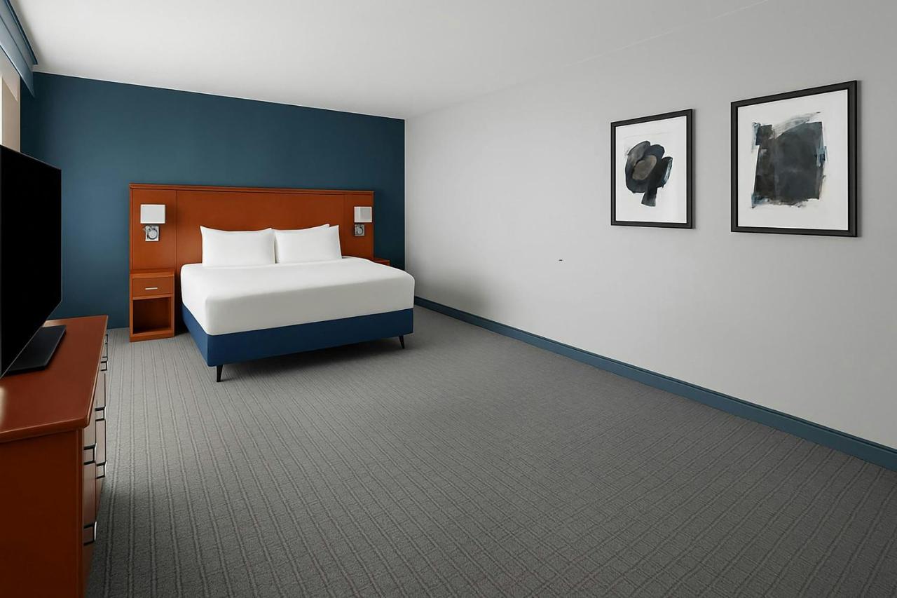 | Courtyard by Marriott Santa Clarita Valencia