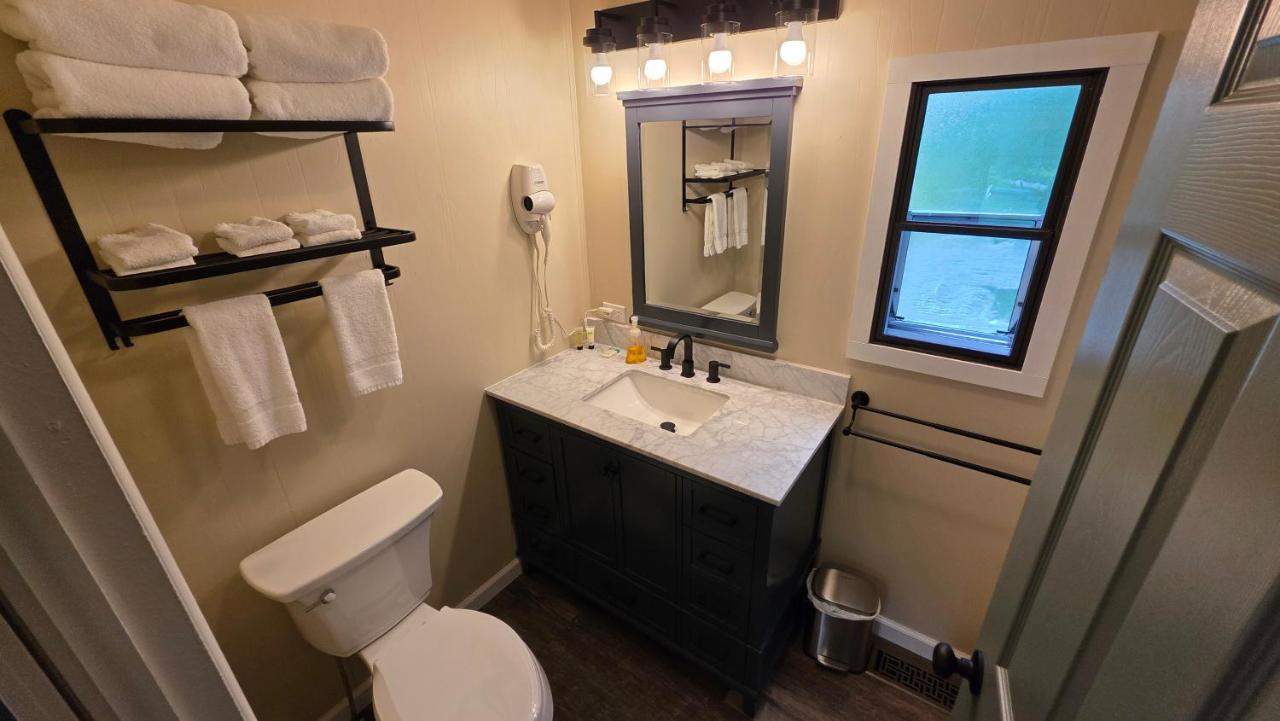 | Abbot Trailside Lodging
