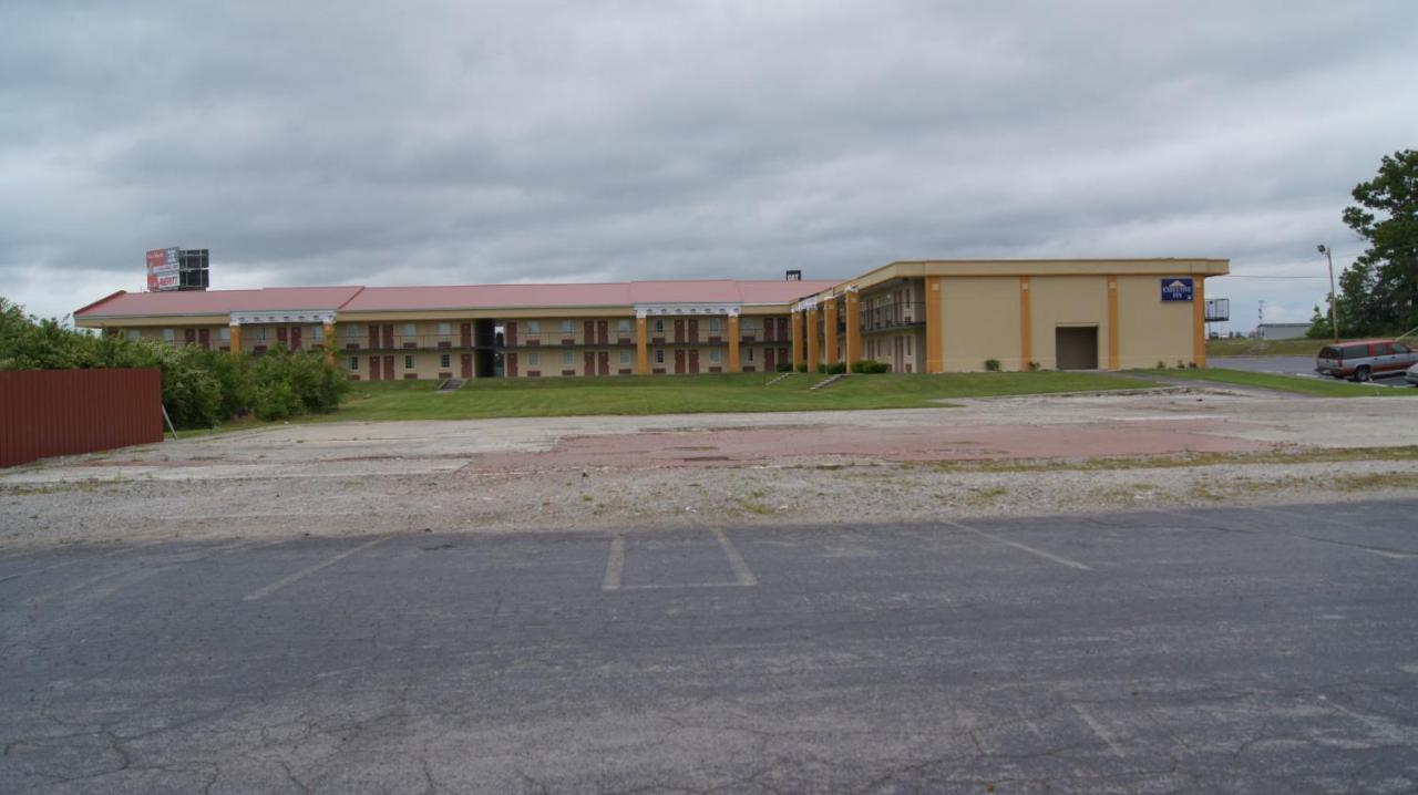 | Executive Inn