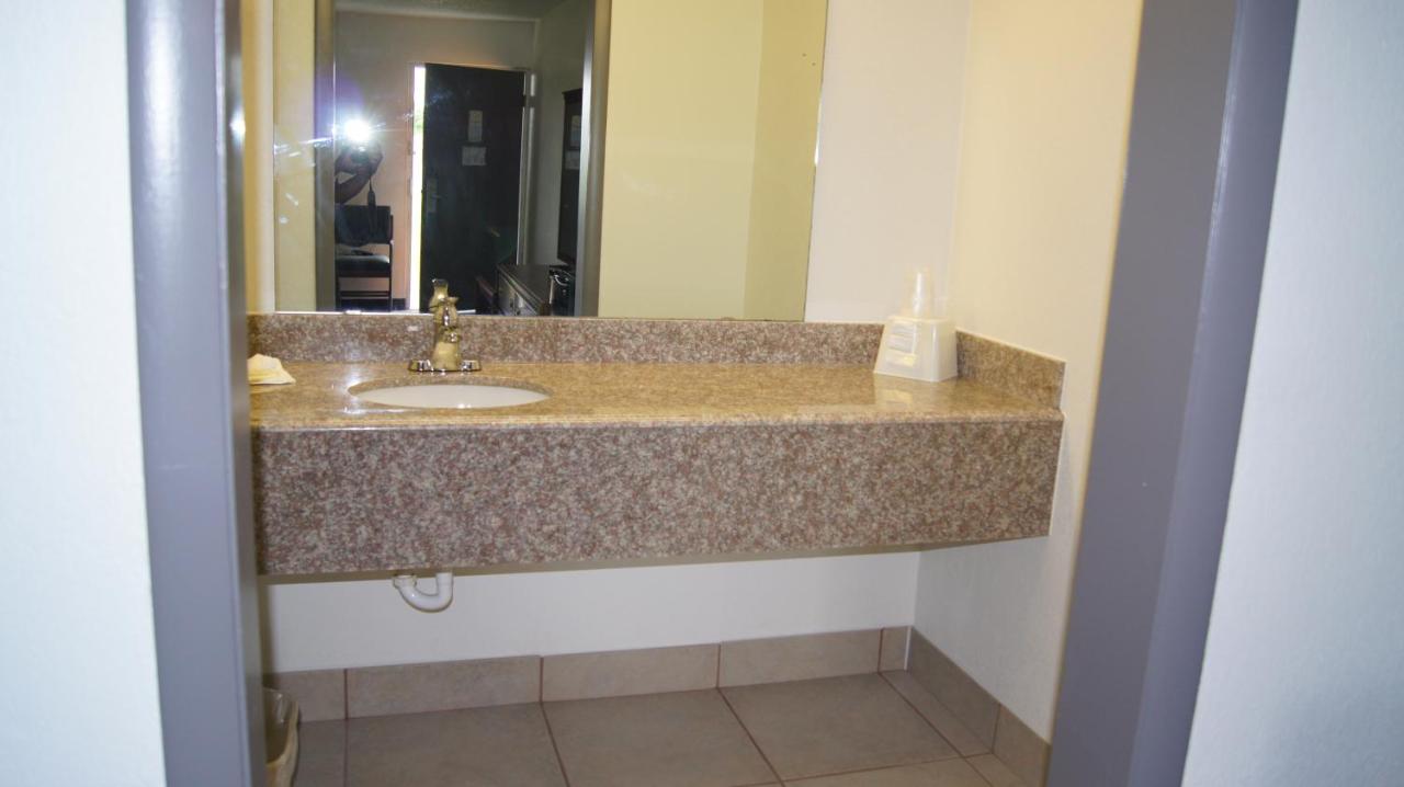 | Executive Inn