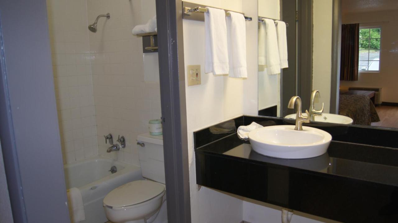 | Executive Inn