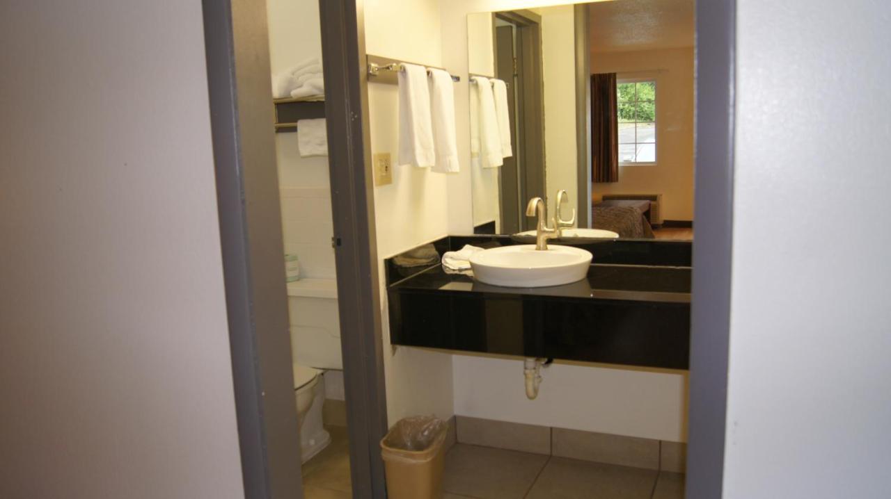 | Executive Inn