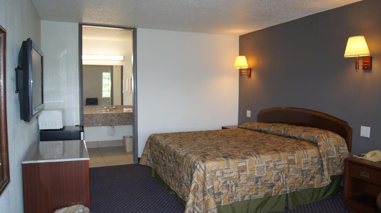 | Executive Inn