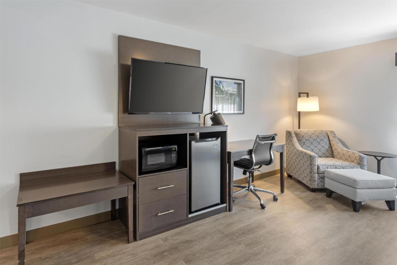 Queen Room with Two Queen Beds - Disability Access at Best Western Plus Hershey