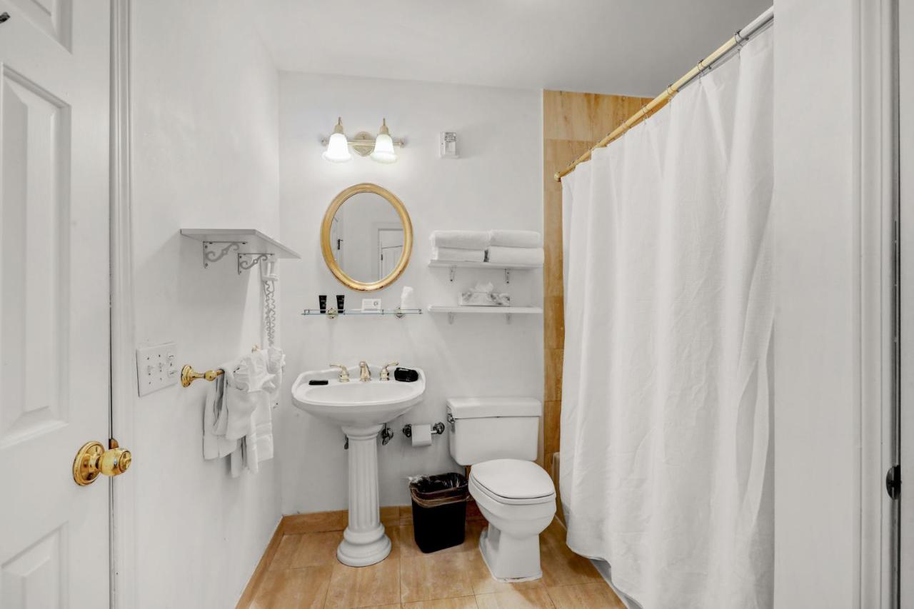 Deluxe Double Room (2 Adults + 1 Child) at The Hewitt Wellington Hotel