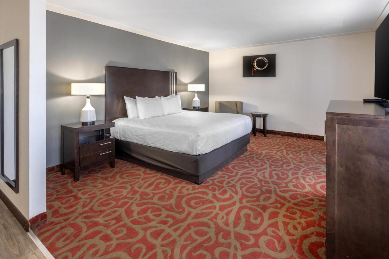 King Room with Kitchen at Best Western Pahrump Oasis