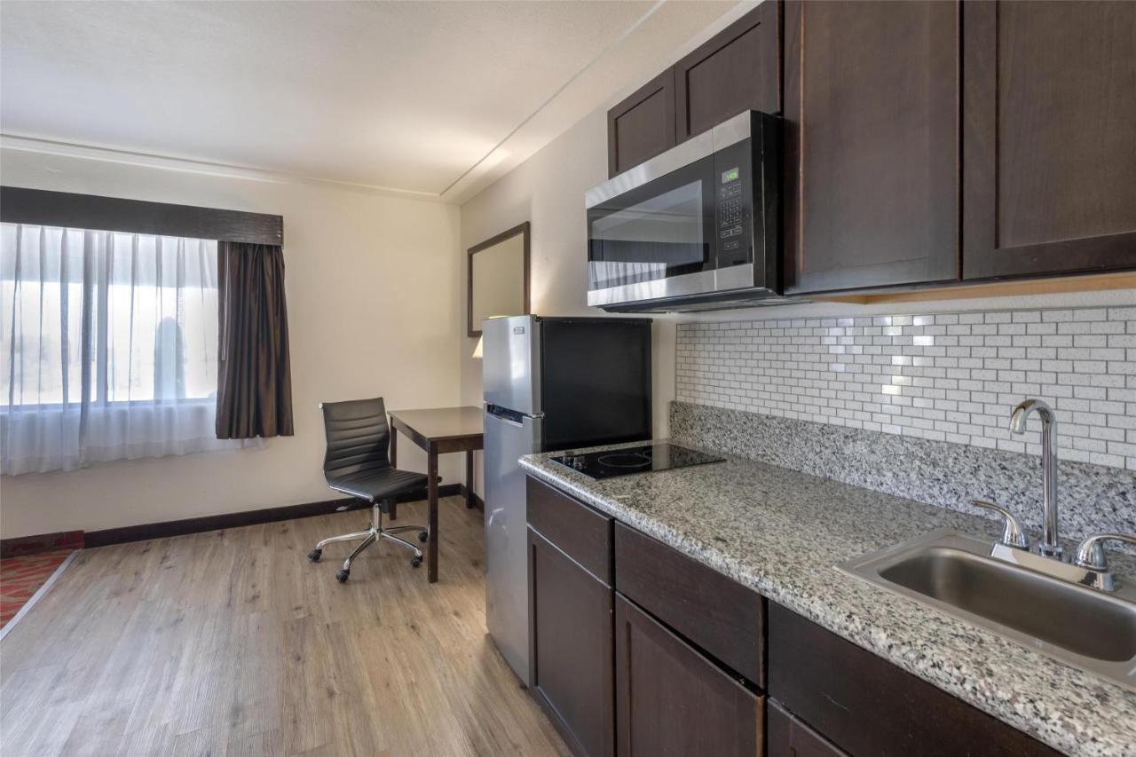 King Room with Kitchen at Best Western Pahrump Oasis