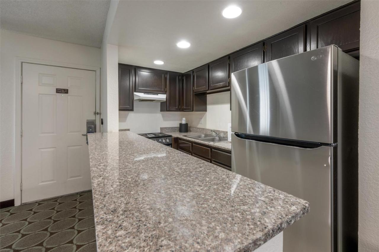 One-Bedroom Suite with Sofa Bed - Non-Smoking at Best Western Pahrump Oasis
