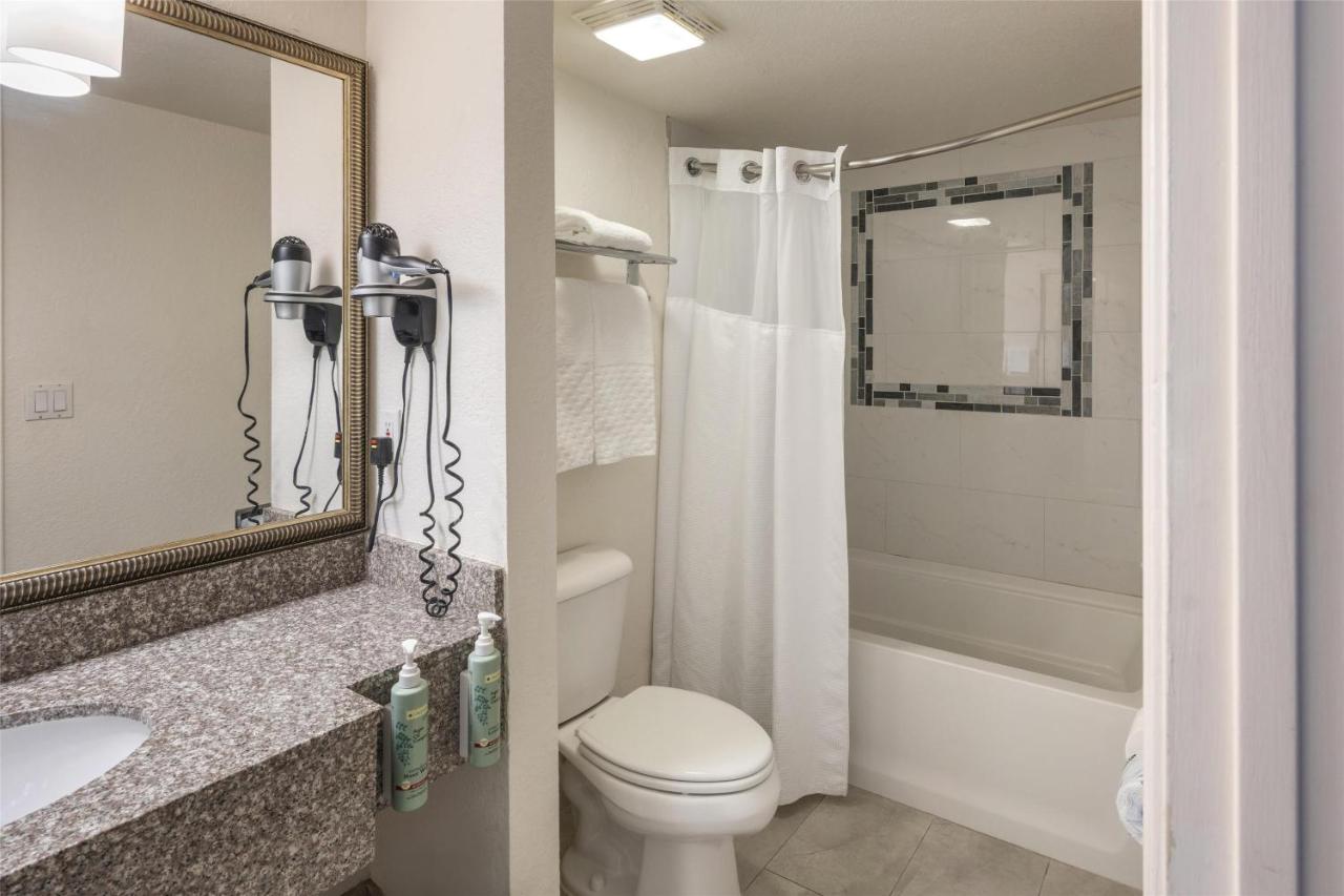One-Bedroom Suite with Sofa Bed - Non-Smoking at Best Western Pahrump Oasis