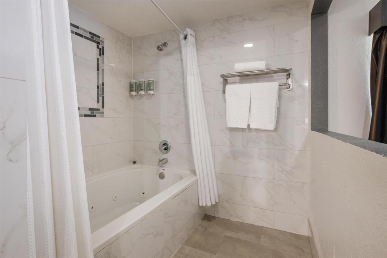 King Room with Hot Tub - Non-Smoking at Best Western Pahrump Oasis