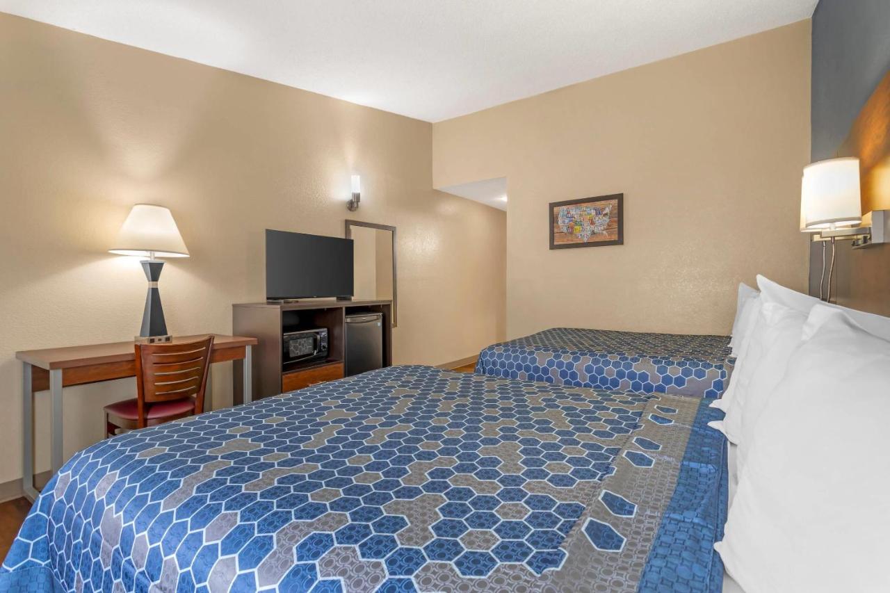 Queen Room with Two Queen Beds - Non-Smoking at Econo Lodge Inn & Suites Gatlinburg at the Convention Center