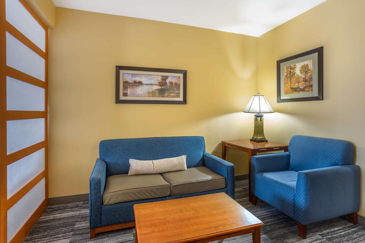 Queen Suite with Two Queen Beds with Sofa Bed - Non smoking at Best Western Plus University Park Inn & Suites