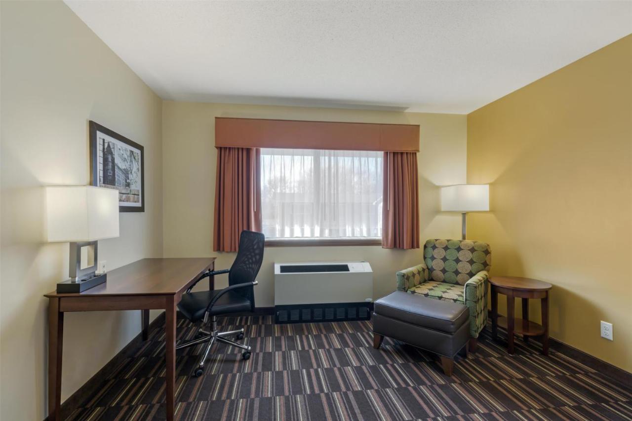 King Room - Mobility Accessible at Best Western Falcon Plaza - Bowling Green