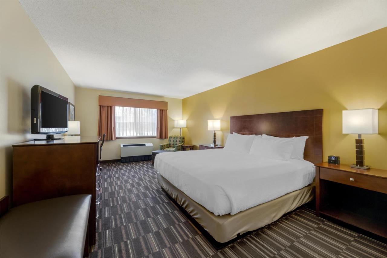 King Room - Mobility Accessible at Best Western Falcon Plaza - Bowling Green