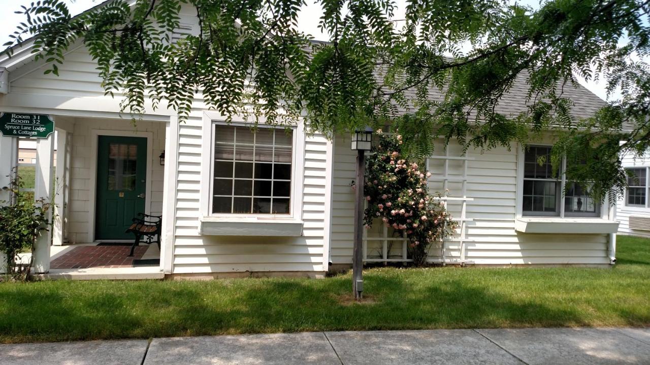 | Spruce Lane Lodge and Cottages