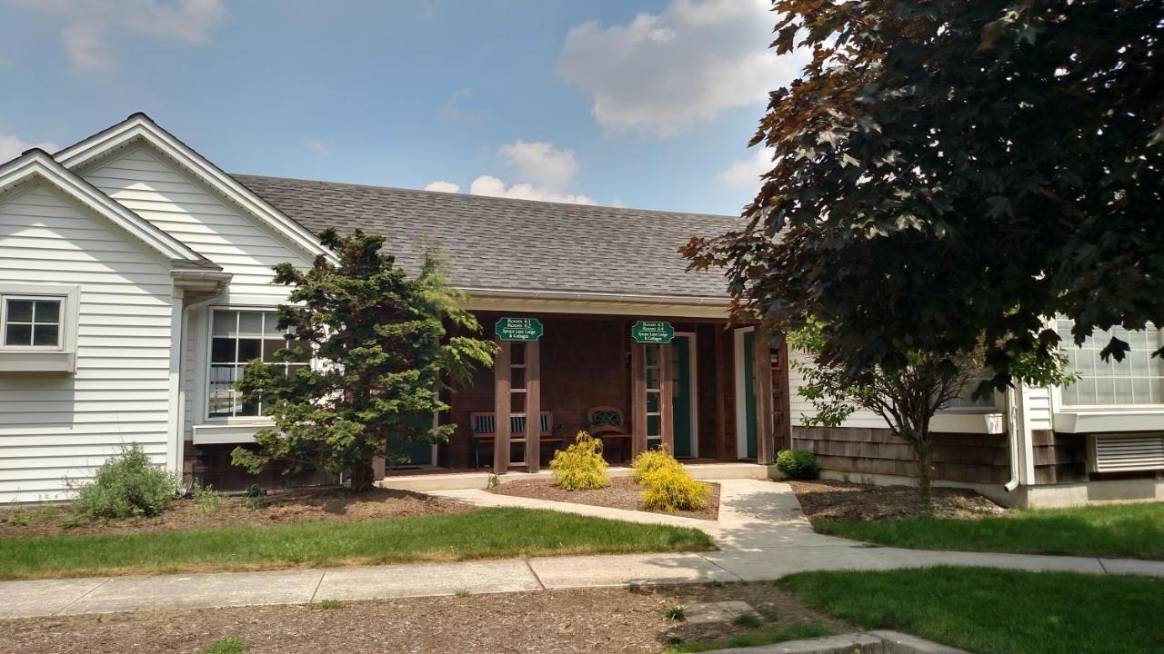 | Spruce Lane Lodge and Cottages