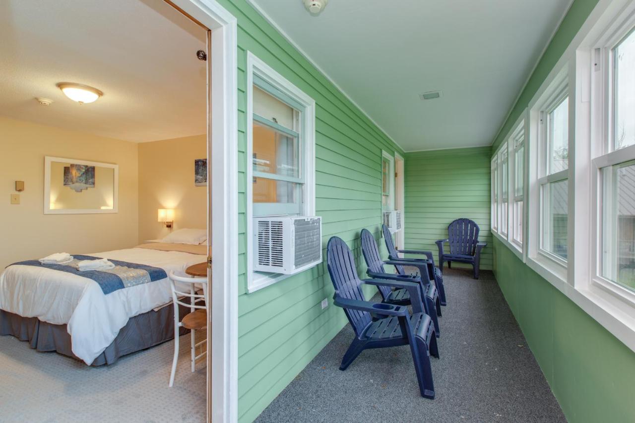 | Lake Shore Farm Inn