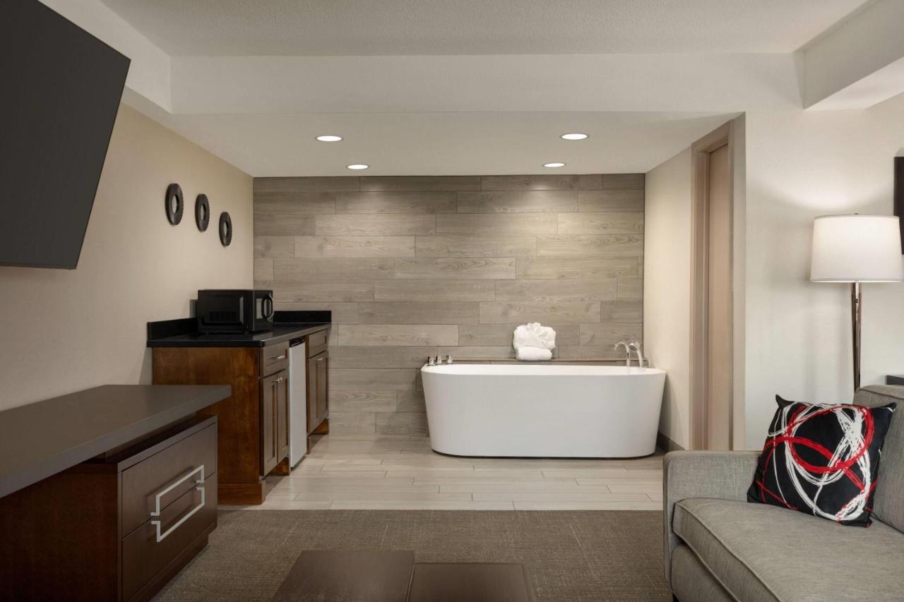 Deluxe One-Bedroom King Suite - Non-Smoking at Ramada by Wyndham Del Rio