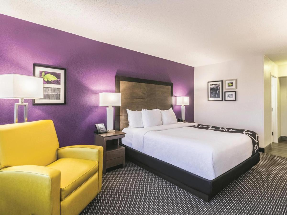 King Room - Disability Access at La Quinta Inn & Suites by Wyndham Virginia Beach
