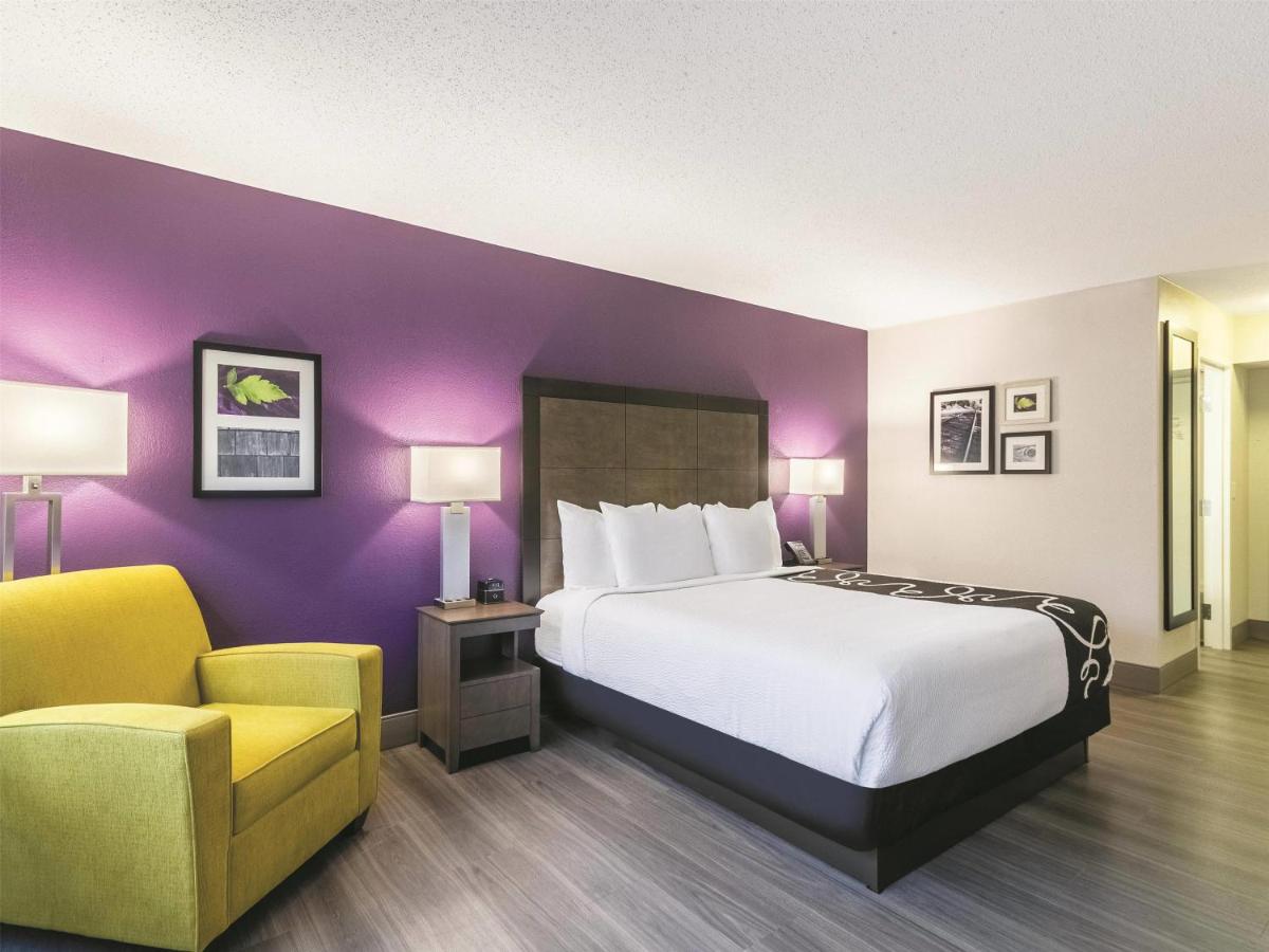 King Suite - Non-Smoking at La Quinta Inn & Suites by Wyndham Virginia Beach