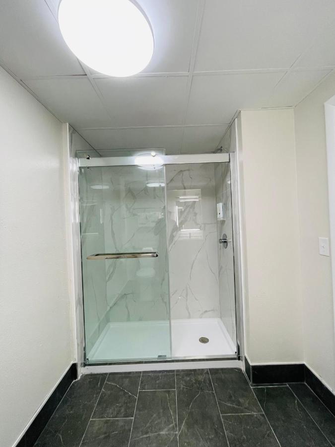 Queen Room - Accessible/Non-Smoking/Pet Friendly at Quality Inn Washington