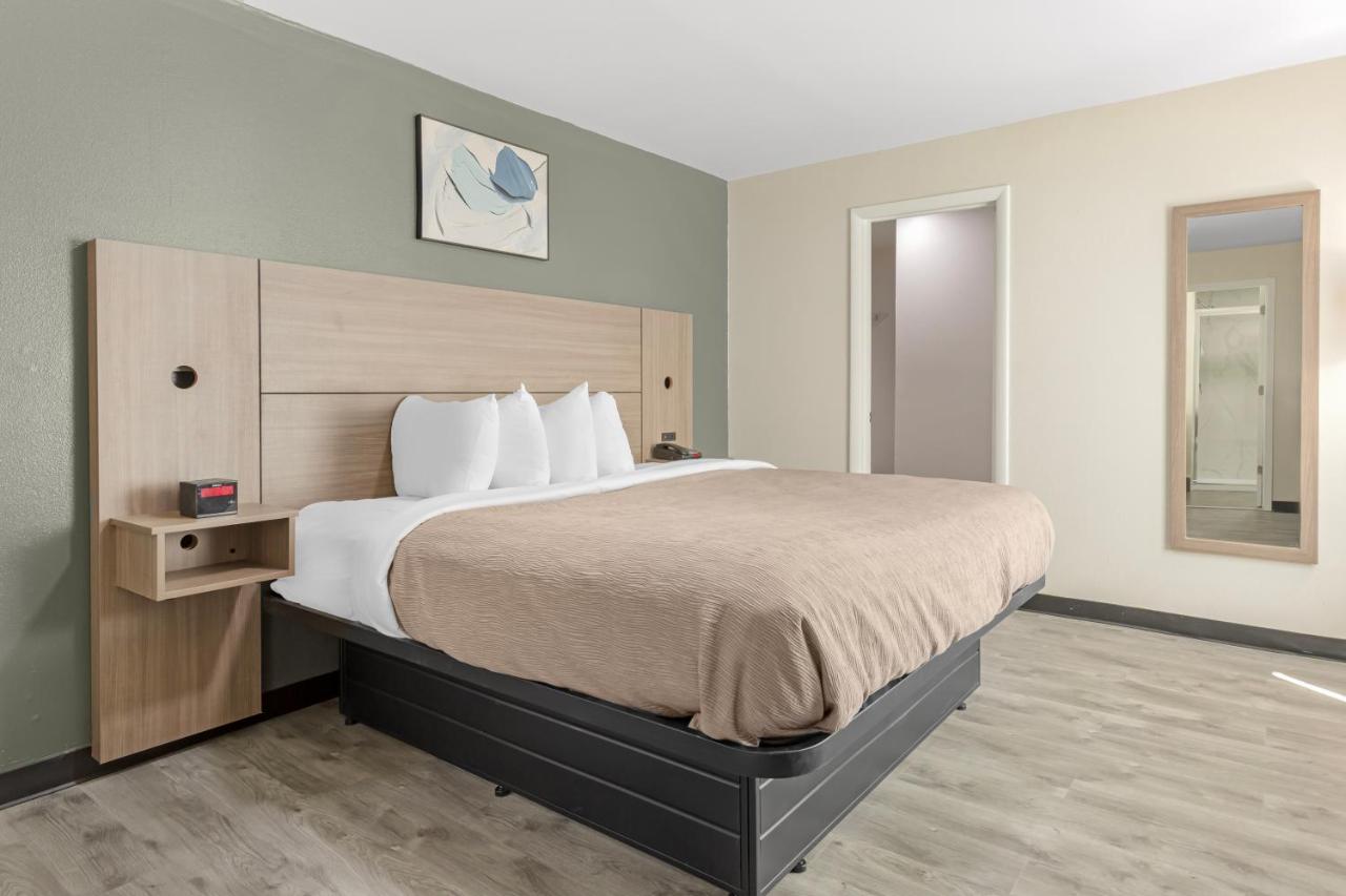 Room #49065213 at Quality Inn Washington