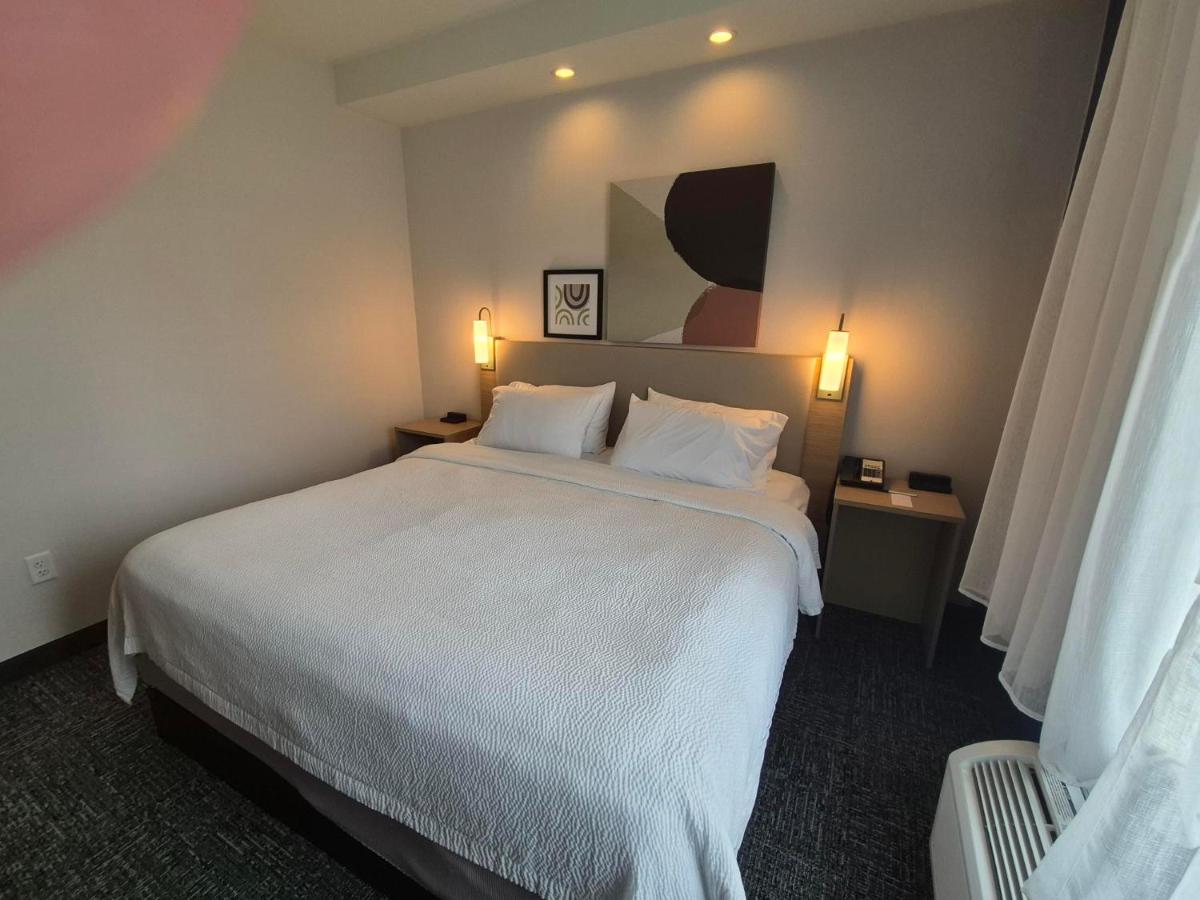 | Fairfield Inn & Suites by Marriott Lancaster
