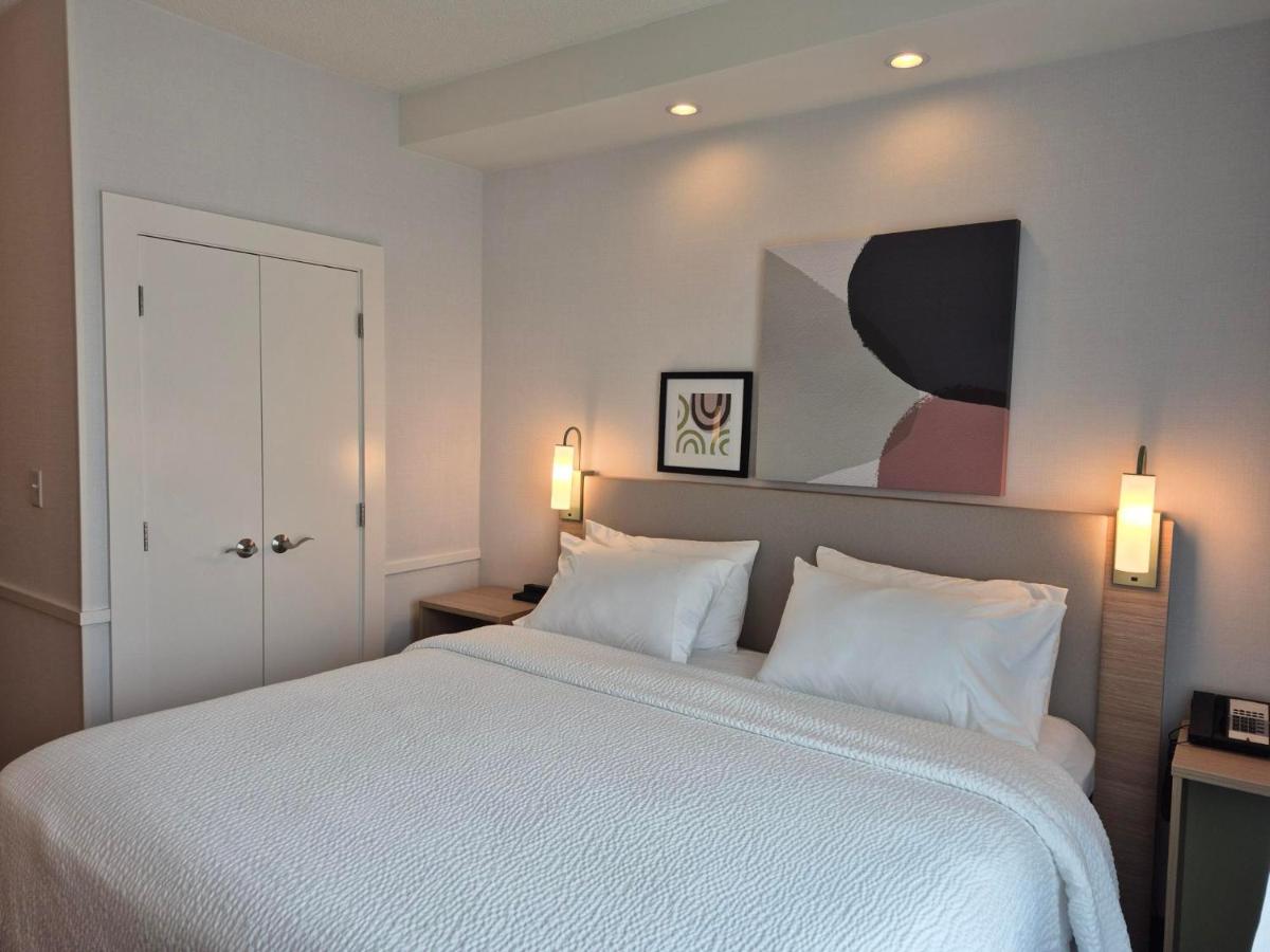 | Fairfield Inn & Suites by Marriott Lancaster