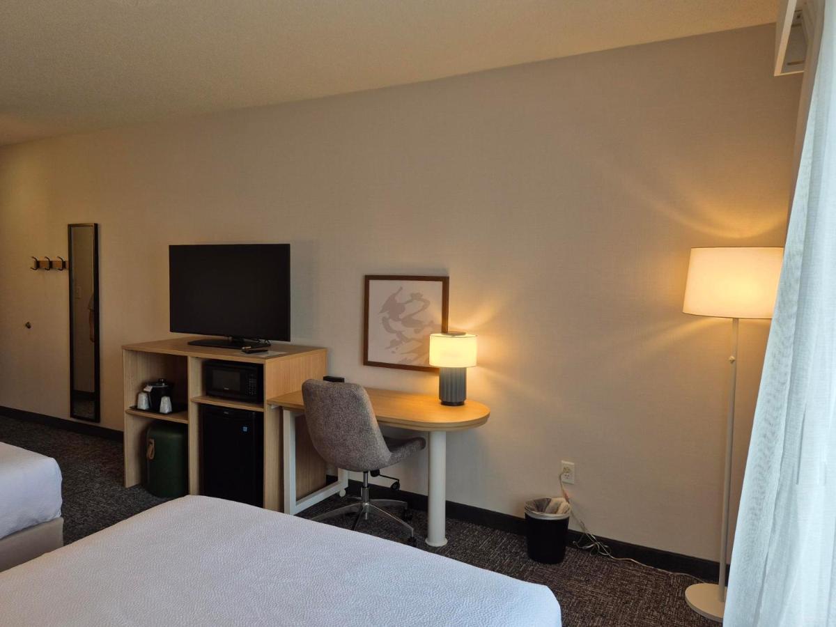 | Fairfield Inn & Suites by Marriott Lancaster