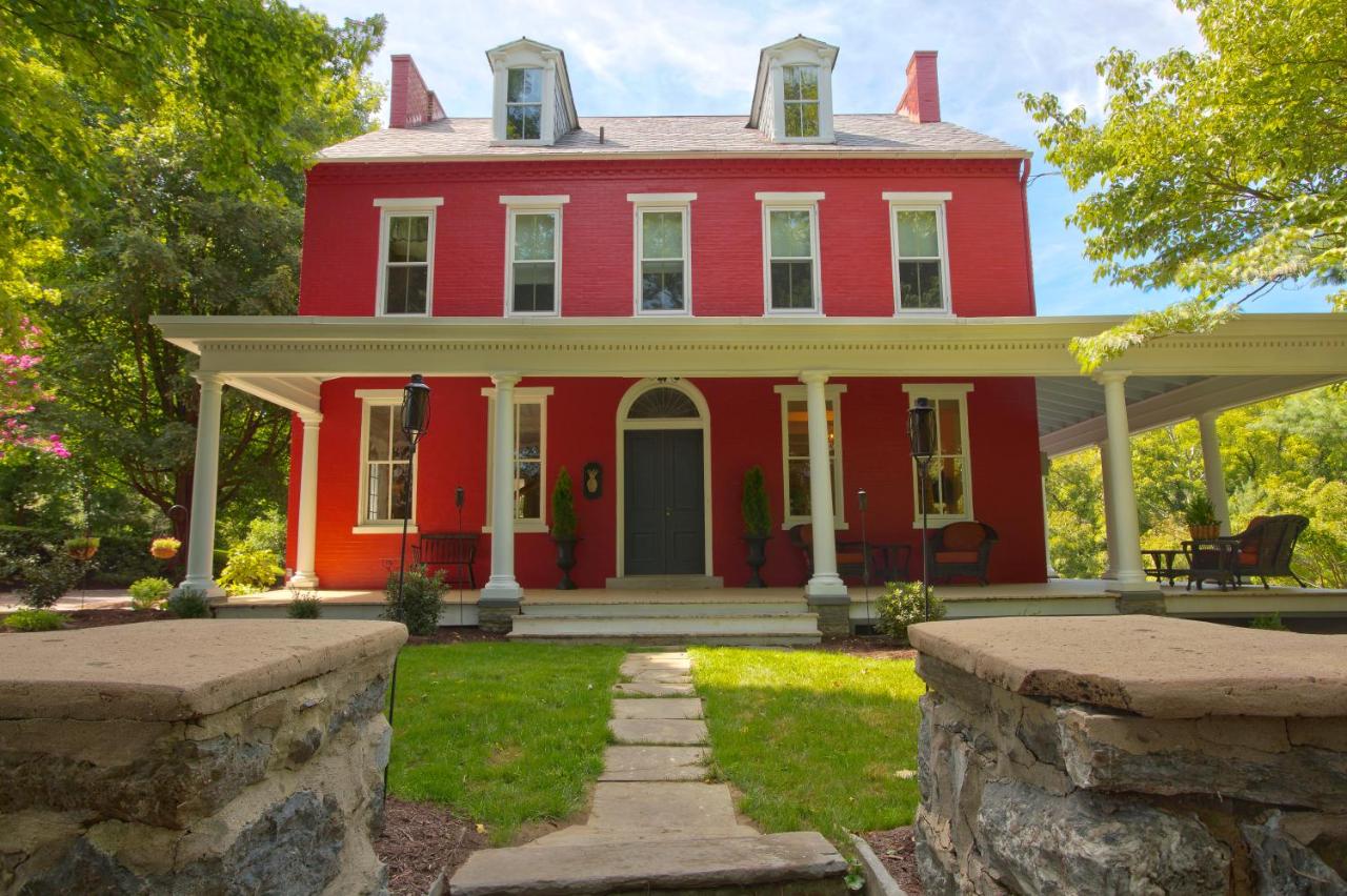 | The Hollinger House