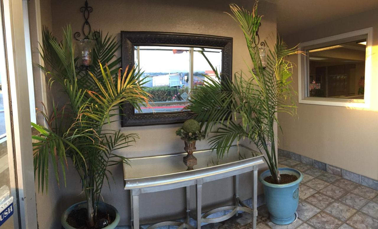 | Hilltop Inn & Suites