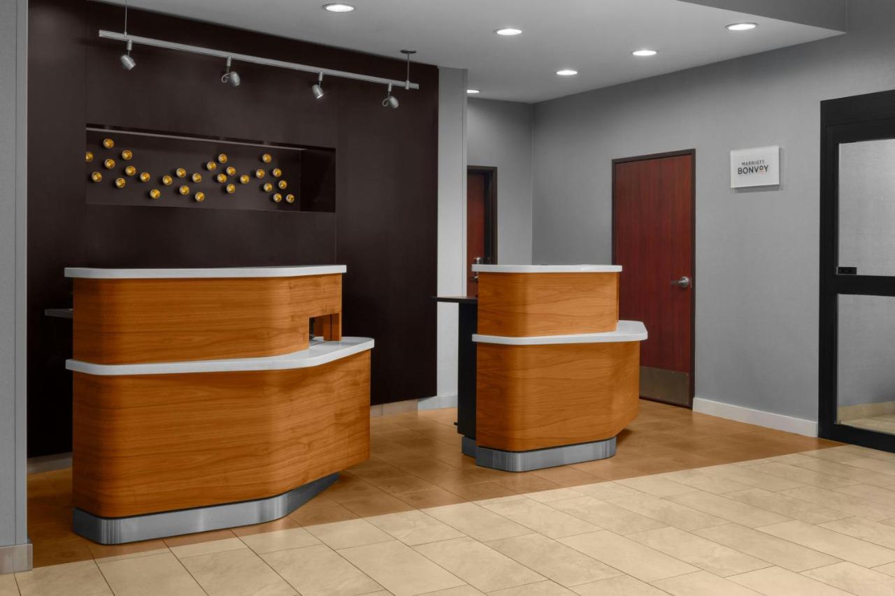 | Courtyard By Marriott Houston Kingwood