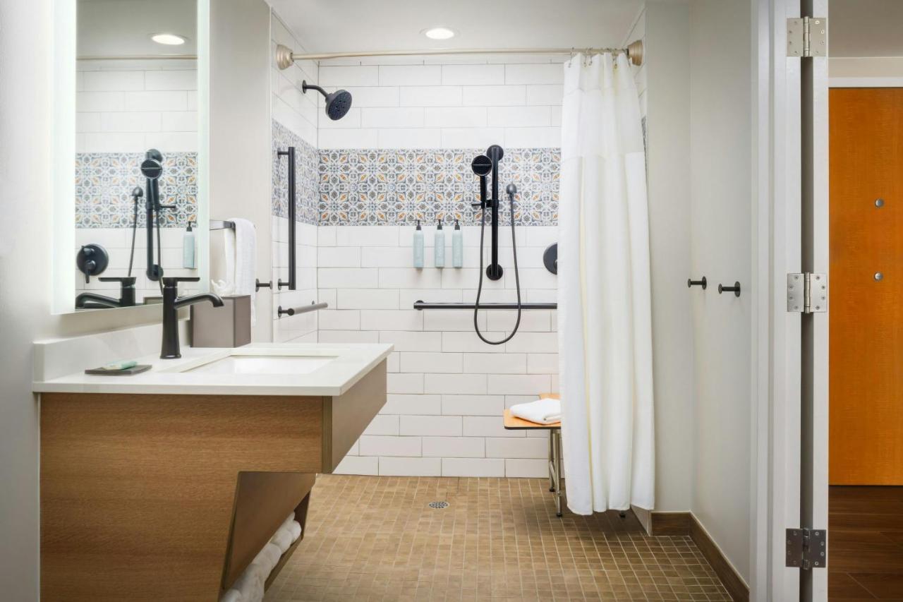  | Courtyard by Marriott Fort Lauderdale Beach