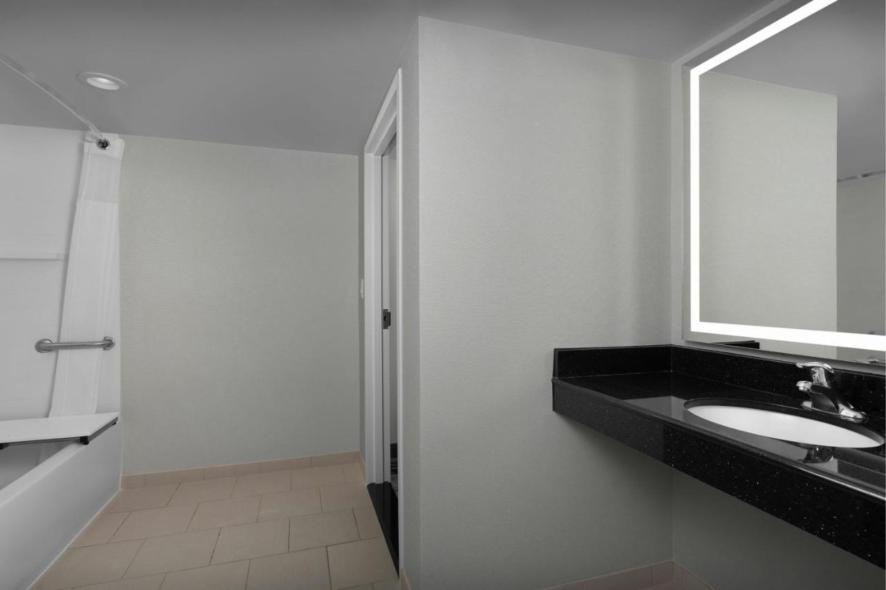 | Fairfield Inn and Suites by Marriott Winston Salem/Hanes