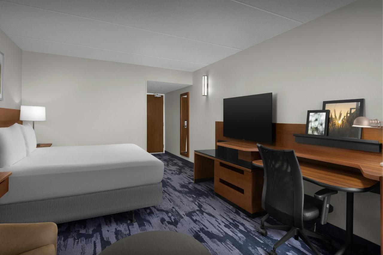 | Fairfield Inn and Suites by Marriott Winston Salem/Hanes