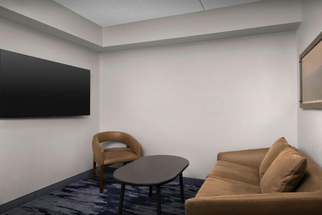 | Fairfield Inn and Suites by Marriott Winston Salem/Hanes