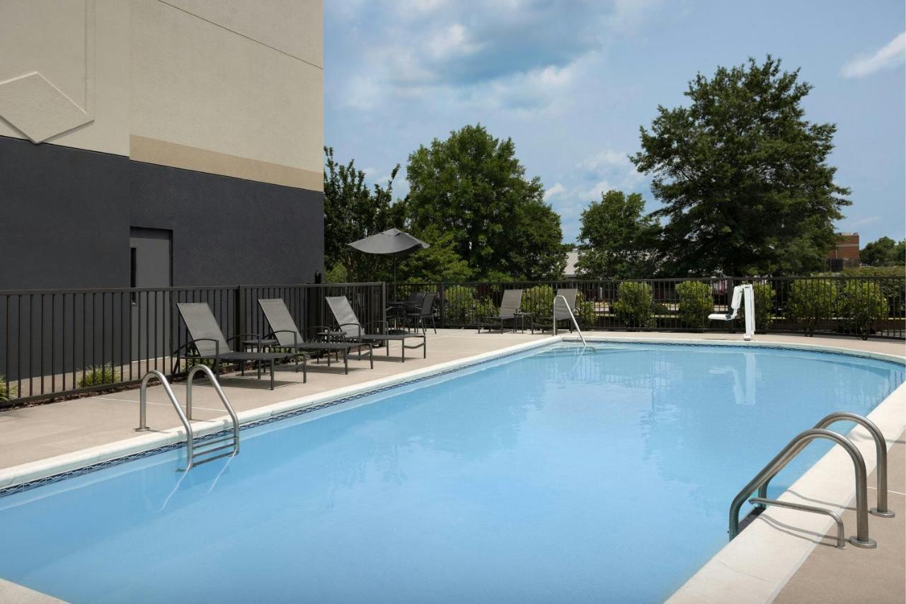 | Fairfield Inn and Suites by Marriott Winston Salem/Hanes
