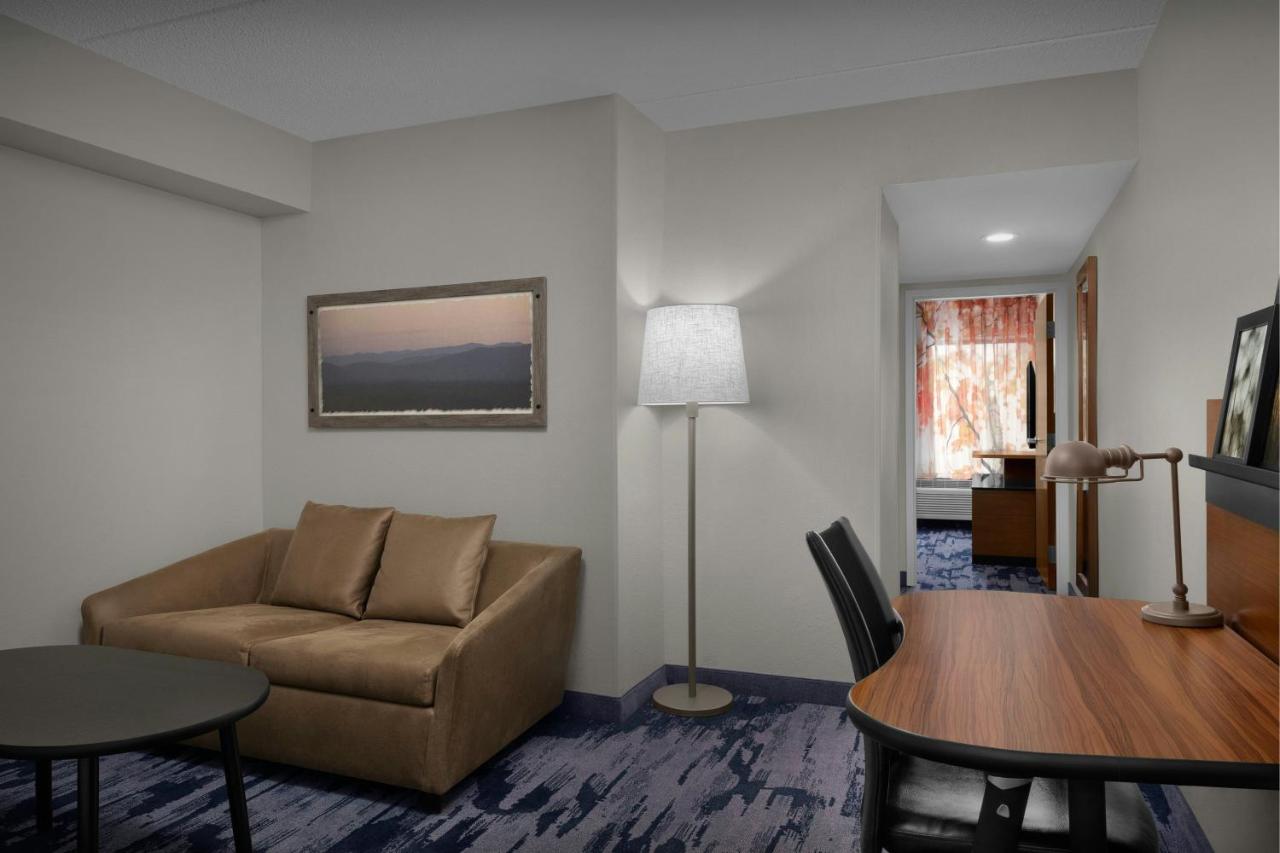 | Fairfield Inn and Suites by Marriott Winston Salem/Hanes