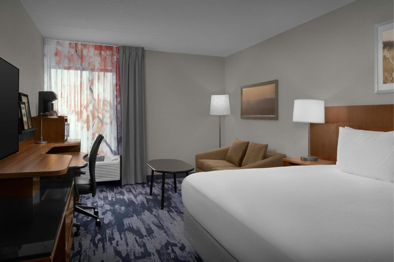 | Fairfield Inn and Suites by Marriott Winston Salem/Hanes