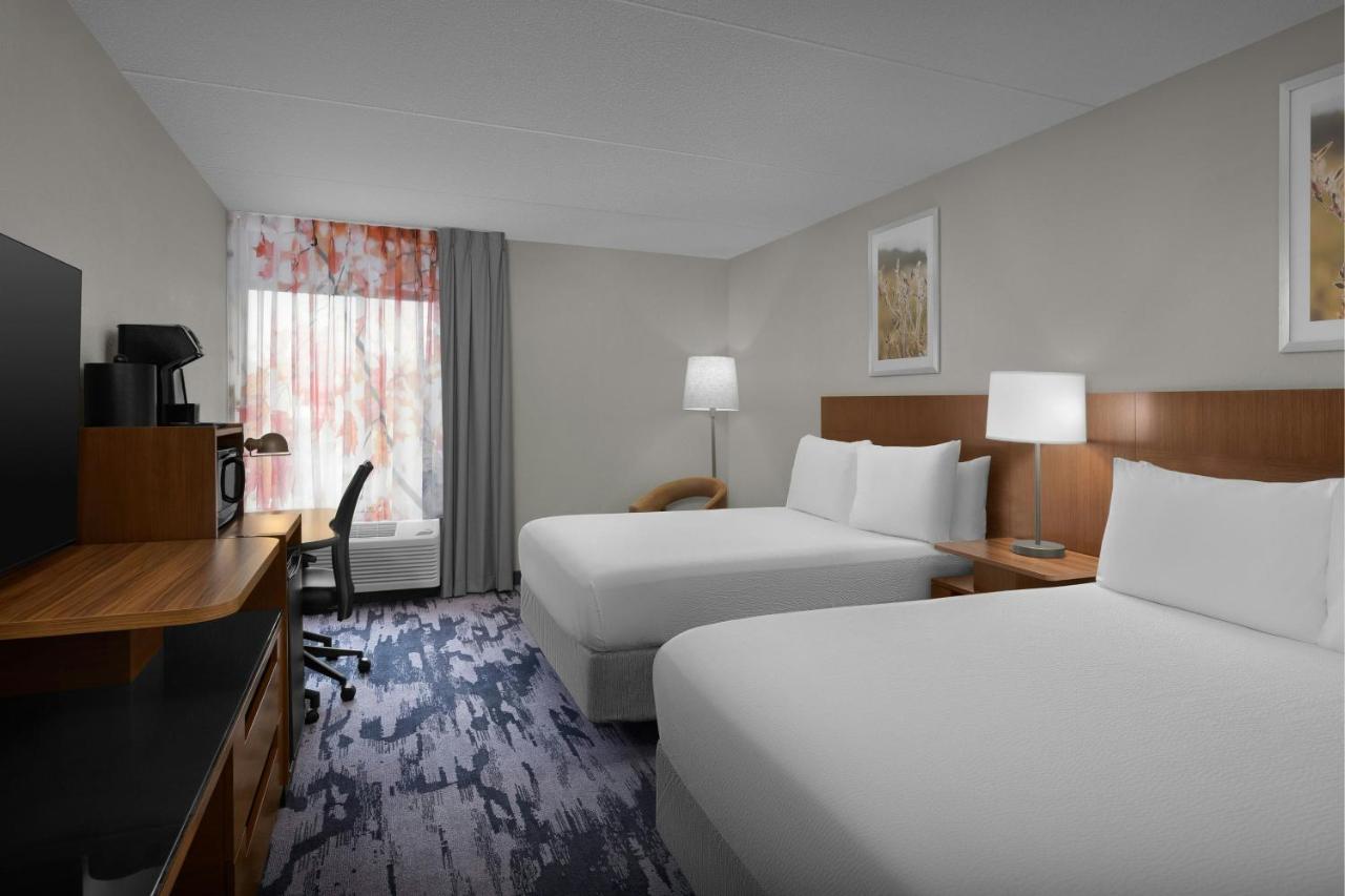 | Fairfield Inn and Suites by Marriott Winston Salem/Hanes