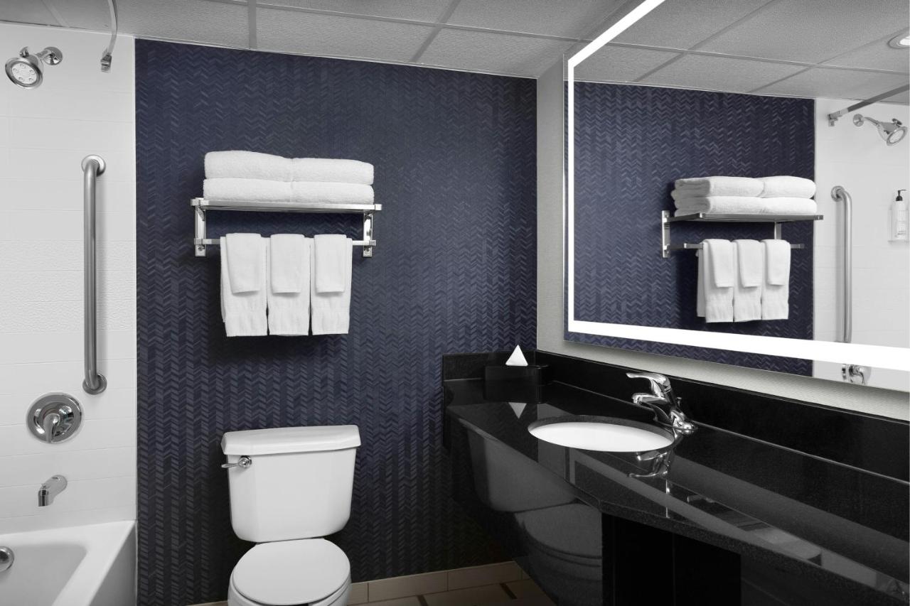 | Fairfield Inn and Suites by Marriott Winston Salem/Hanes