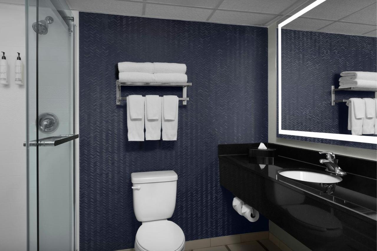 | Fairfield Inn and Suites by Marriott Winston Salem/Hanes