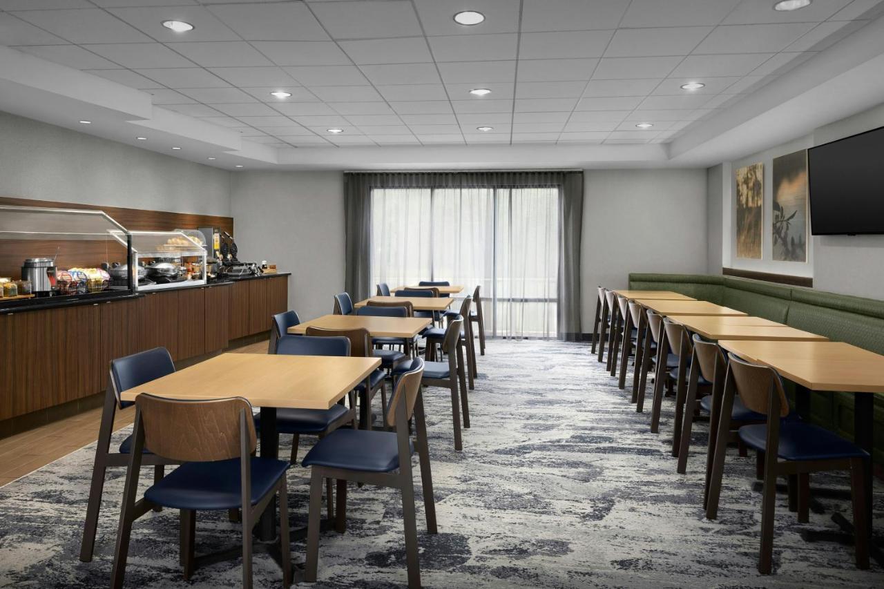 | Fairfield Inn and Suites by Marriott Winston Salem/Hanes