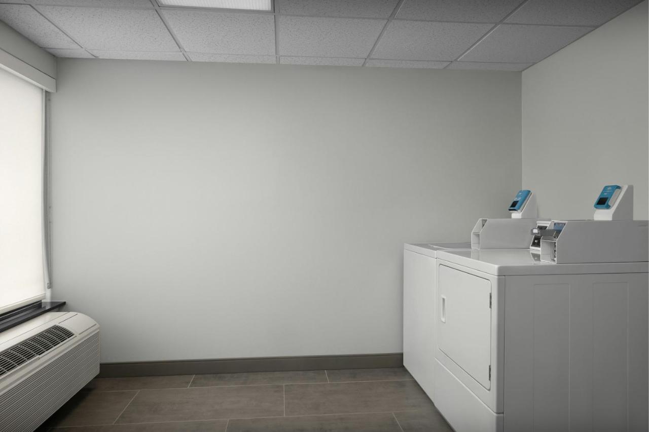 | Fairfield Inn and Suites by Marriott Winston Salem/Hanes