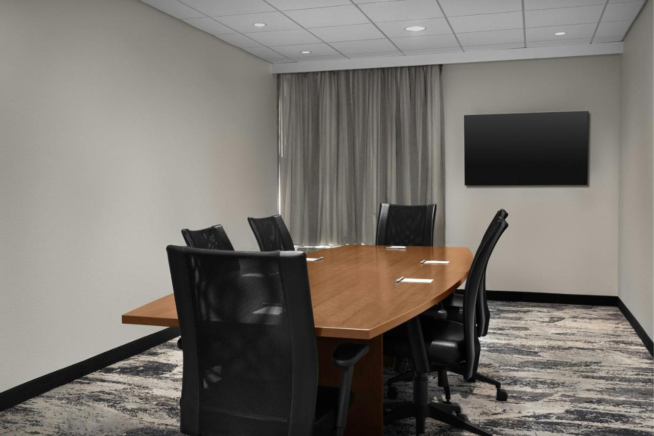 | Fairfield Inn and Suites by Marriott Winston Salem/Hanes